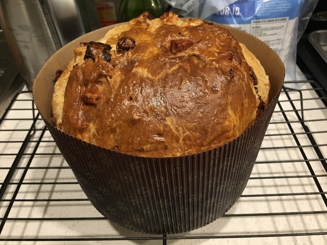 The finished orange and fig panettone